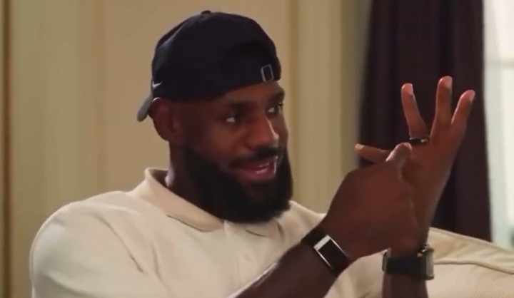 詹姆斯：我净资产才没有12亿 我卡上就几千块&身上行头都是送的