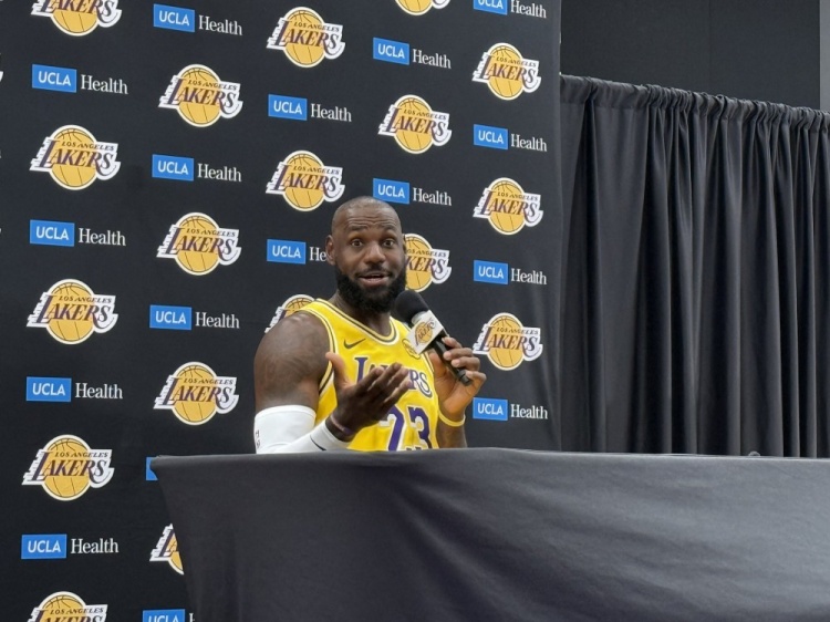 詹姆斯：继续征战因我对比赛的热爱依然高涨 我爱挑战自我的过程