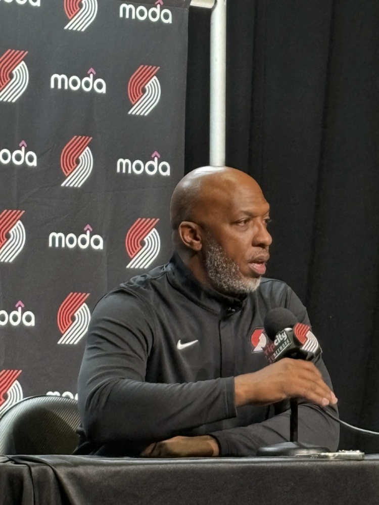 比卢普斯：不觉得杨瀚森今晚表现很糟 勇士不好打&他会慢慢适应的