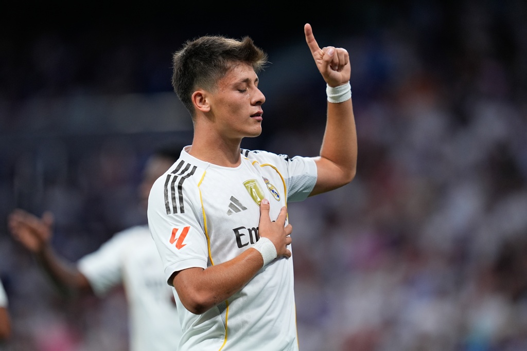 10场3球4助！马卡：居勒尔改打10号位表现出色，已成皇马指挥官